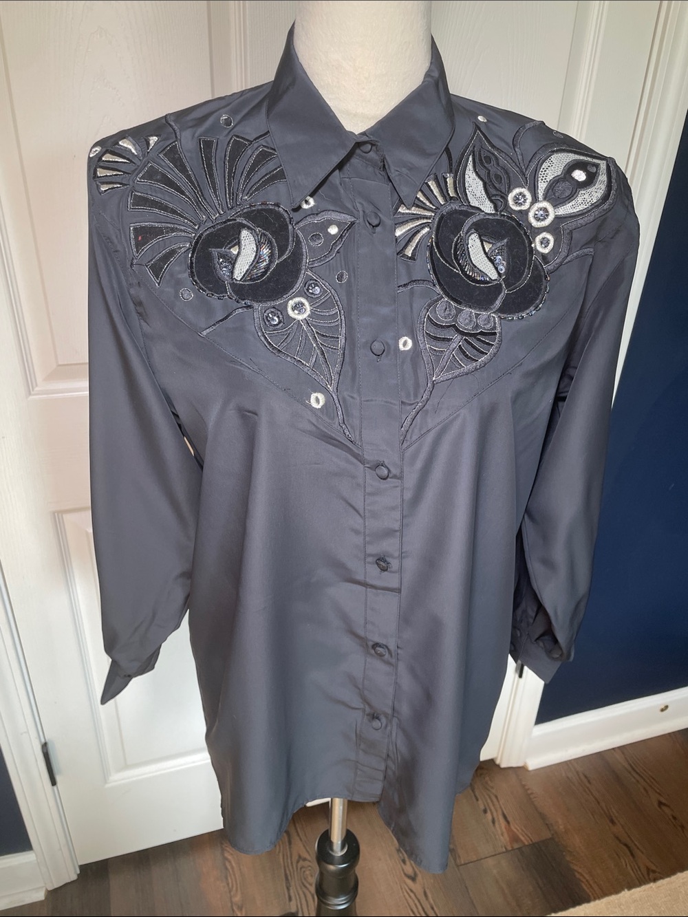 Vintage Premiere Black Western Shirt Embroidered Floral Rose Sequin Yoke Size S